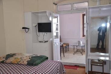 ホテル Atithi, Near Yes Bank, Mall Road, Mussoorie