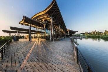 Отель Center Parcs Les Trois Forêts