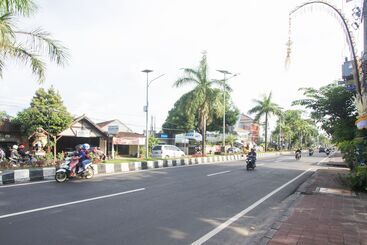 Maxi Hotel Kedonganan