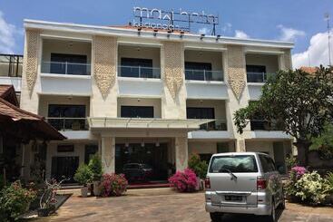 Maxi Hotel Kedonganan