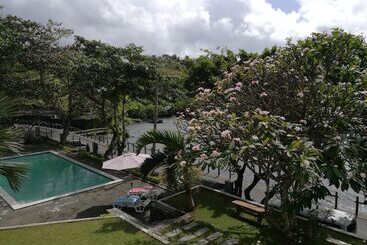 Valmarin Seafront Apartments