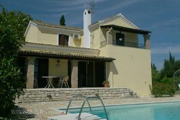 Отель La Perla Villa