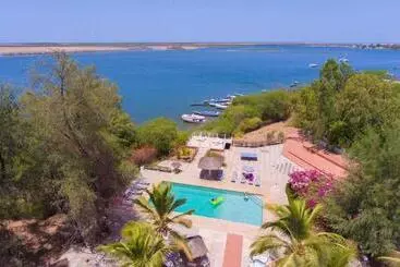 هتل Le Pelican Du Saloum