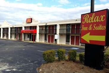Отель Relax Inn & Suites