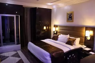 Hotel E Suite