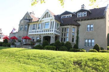 בית מלון כפרי Grey Gables Inn