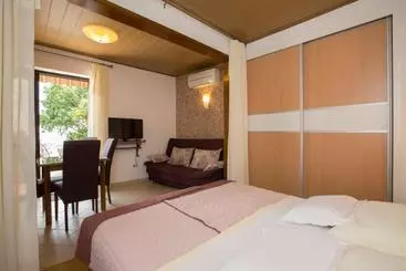 Hotelli Apartments Villa Nola