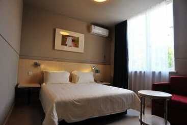 Отель Jinjiang Inn Xinchang Gushan Road Big Buddha Temple