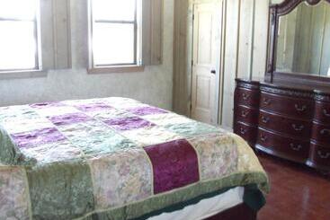 בית מלון כפרי Breezy Hills Cottages