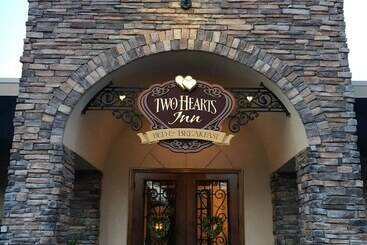 호텔 Two Hearts Inn