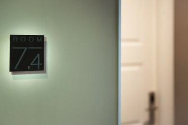 هتل 7th Floor Suite