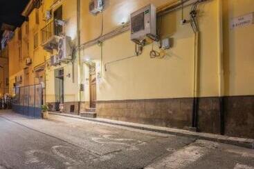 Отель Voilà Rooms Guest House