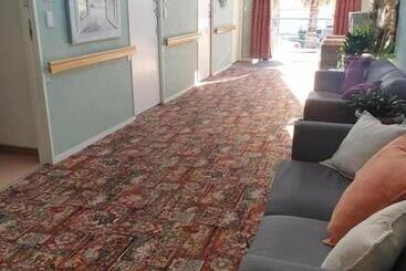 Hotel Piwaka Lodge And Backpackers