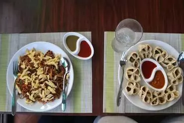 هتل The Yeti Guest House