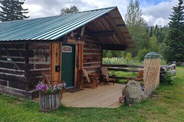 Отель Wolfwood Guest Ranch