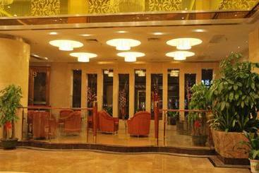 호텔 Vienna  5.0 Qingyuan City Plaza Lianjiang Road