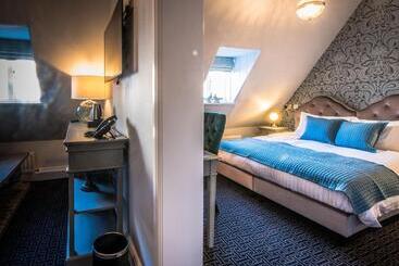 هتل The Royal Standard