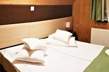 هتل Traveland Butique Resort Poiana Brasov
