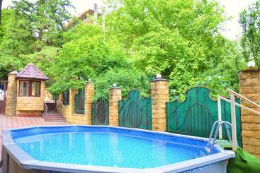 Hotelli Utomlyonnye Solntsem