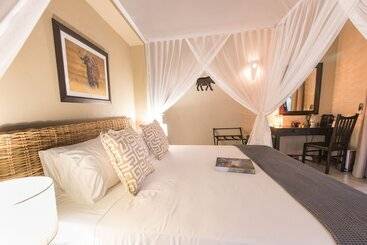 Отель Bushbaby River Lodge