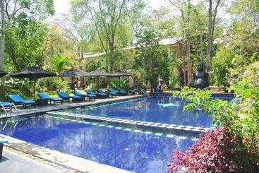 Hotel Flower Garden Eco Village