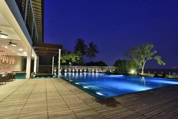ホテル Regenta Arie Lagoon Negombo