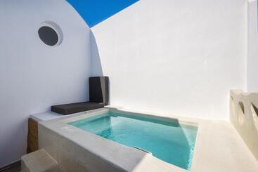 בית מלון כפרי Aelia Luxury Suites