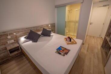 Отель Agi Gloria Rooms