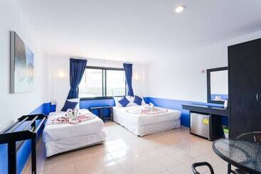 בית מלון כפרי Chaweng Skybar &