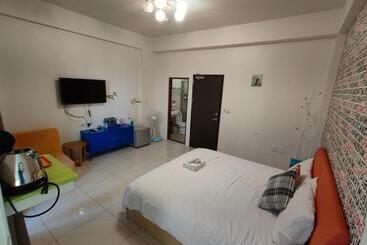 Hotel 愛慕蘭adore Yilan出差可報帳免費車位預約火車站400公尺轉運站650公尺羅東夜市900多公尺走捷徑