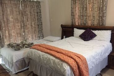 هتل Amariah Guest House