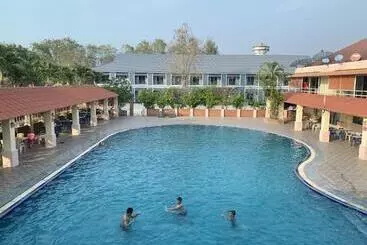 ホテル Homeland Resort