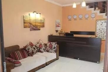 هتل Old Yerevan Hostel & Tours