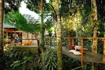 Hotel Sharlynn By The River