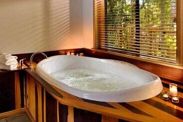 Отель Sharlynn By The River