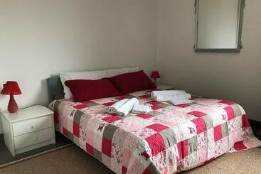 בית מלון כפרי Airport Relax Mama