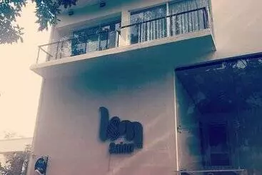Hôtel Crown Properties