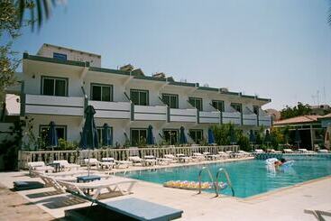 هتل Michaelo Studios