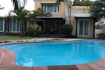 آپارتمان‌های توریست‌ها H&k Villa