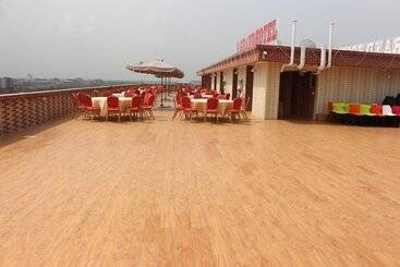 호텔 Adamaoua Grand