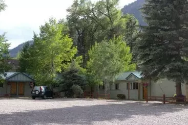 Majatalo Redstone Cliffs Lodge