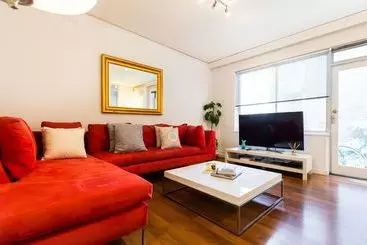 Selena, 2bdr South Yarra Apartment