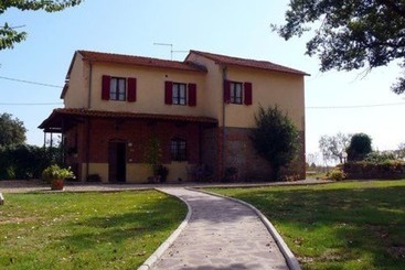 ホテル Agriturismo Podere Delle Querci