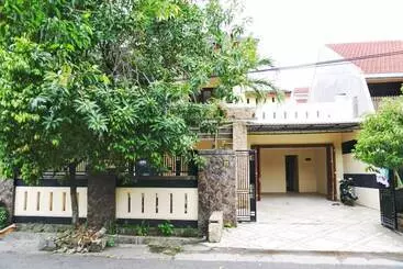 Pensiune Green Surabaya Homey