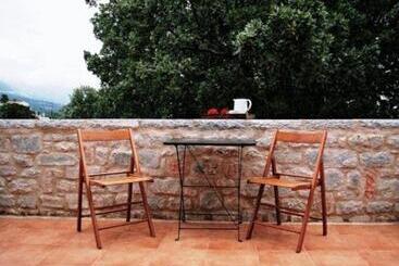 پانسیون Vlyhada Guesthouse