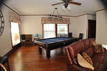 관광객 아파트 The House On The Hill