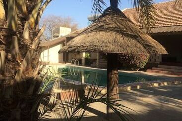 هتل Africa Strike Lodge