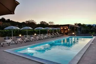 ホテル Firriato Hospitality Cavanera Etnea Resort & Wine Experience