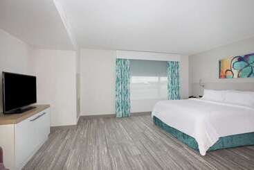 هتل Hilton Garden Inn Omaha Aksarben Village