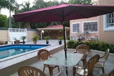 پانسیون Hibiscus Guest House